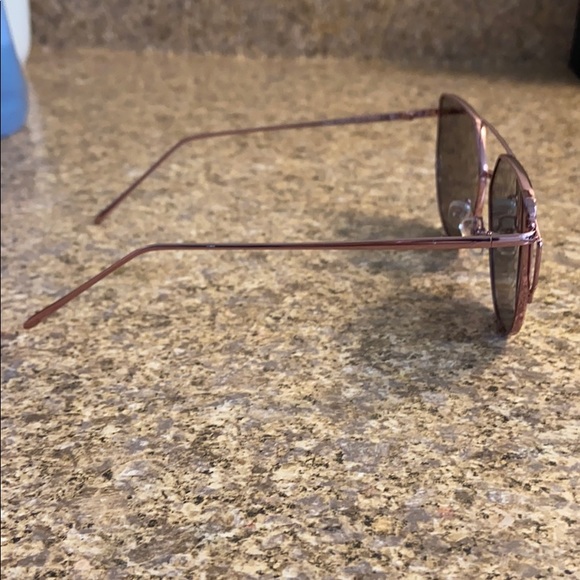 Rose Gold Mirrored Sunglasses - Picture 4 of 4